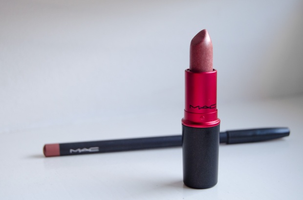 Mac lipstick lustre viva la gram V review